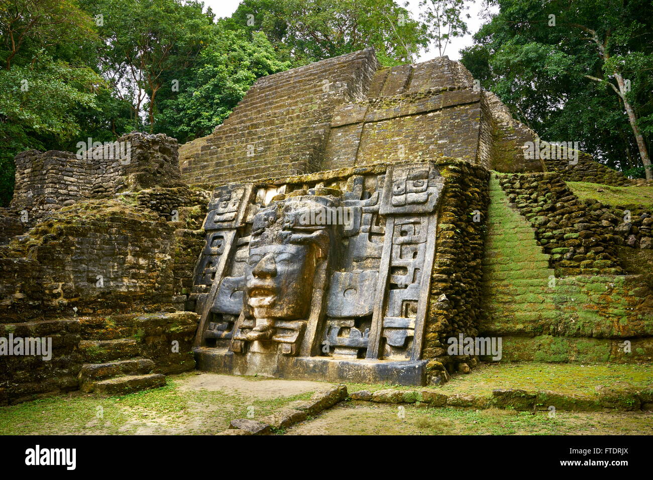Temple de masque, les anciens Mayas, ruines, Lamanai, Belize Banque D'Images