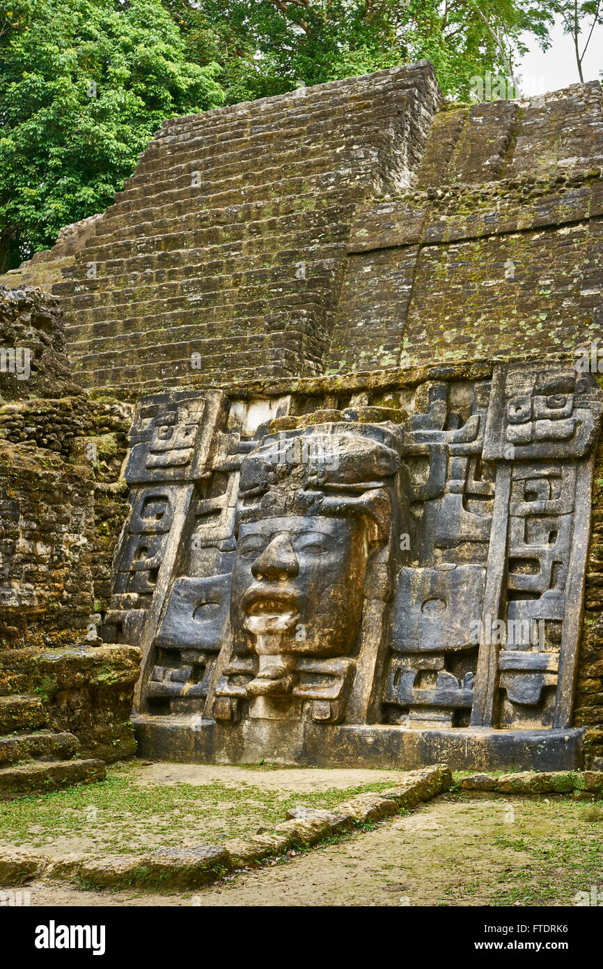 Temple de masque, les anciens Mayas, ruines, Lamanai, Belize Banque D'Images