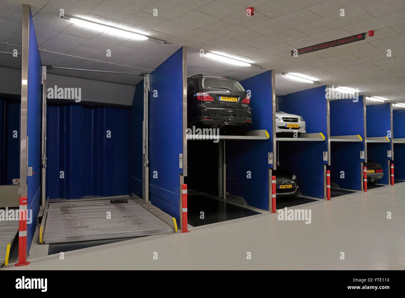 Un multi niveau, système parking empilées à Delft, Pays-Bas. Banque D'Images