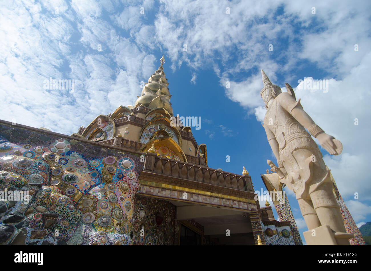 Wat Phra That Pha Kaew fils dans la province de Phetchabun, Thaïlande Banque D'Images