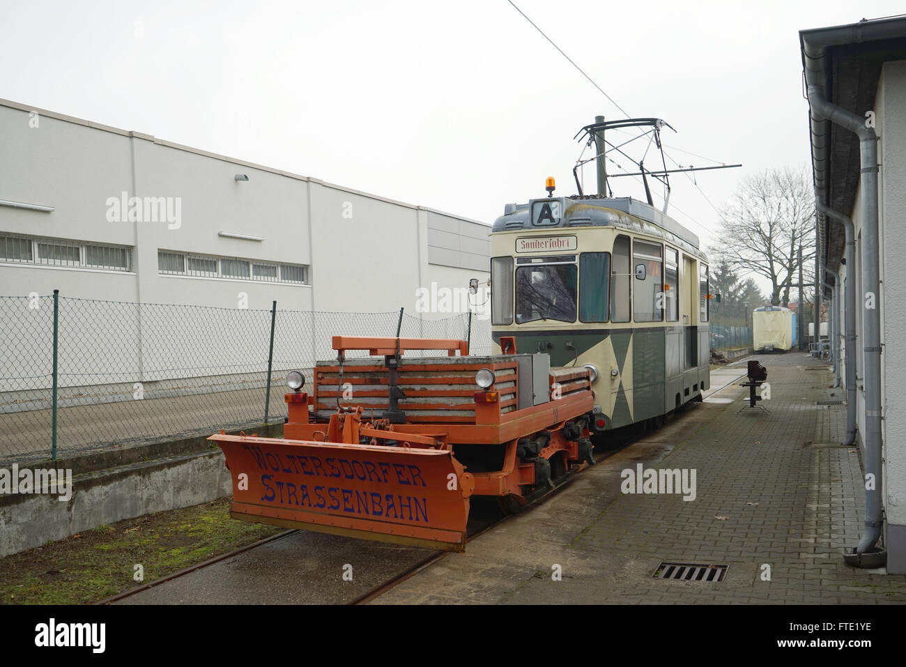 Woltersdorf travaille voiture No19 avec chasse-neige à l'extérieur de l'entrepôt Banque D'Images