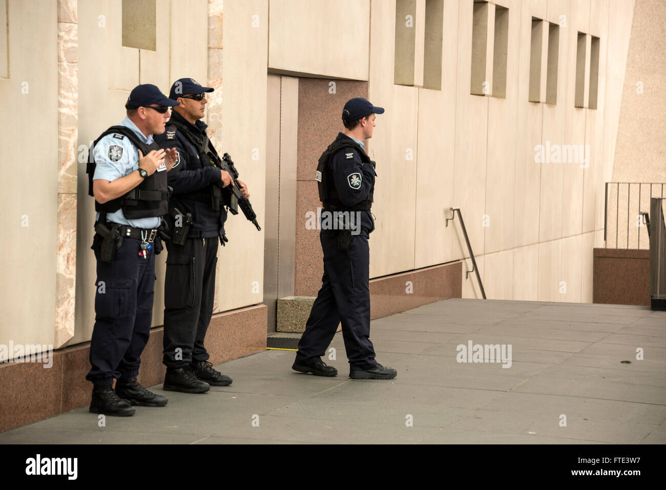 Sécurité policière au Parlement australien à Canberra, Australie Banque D'Images