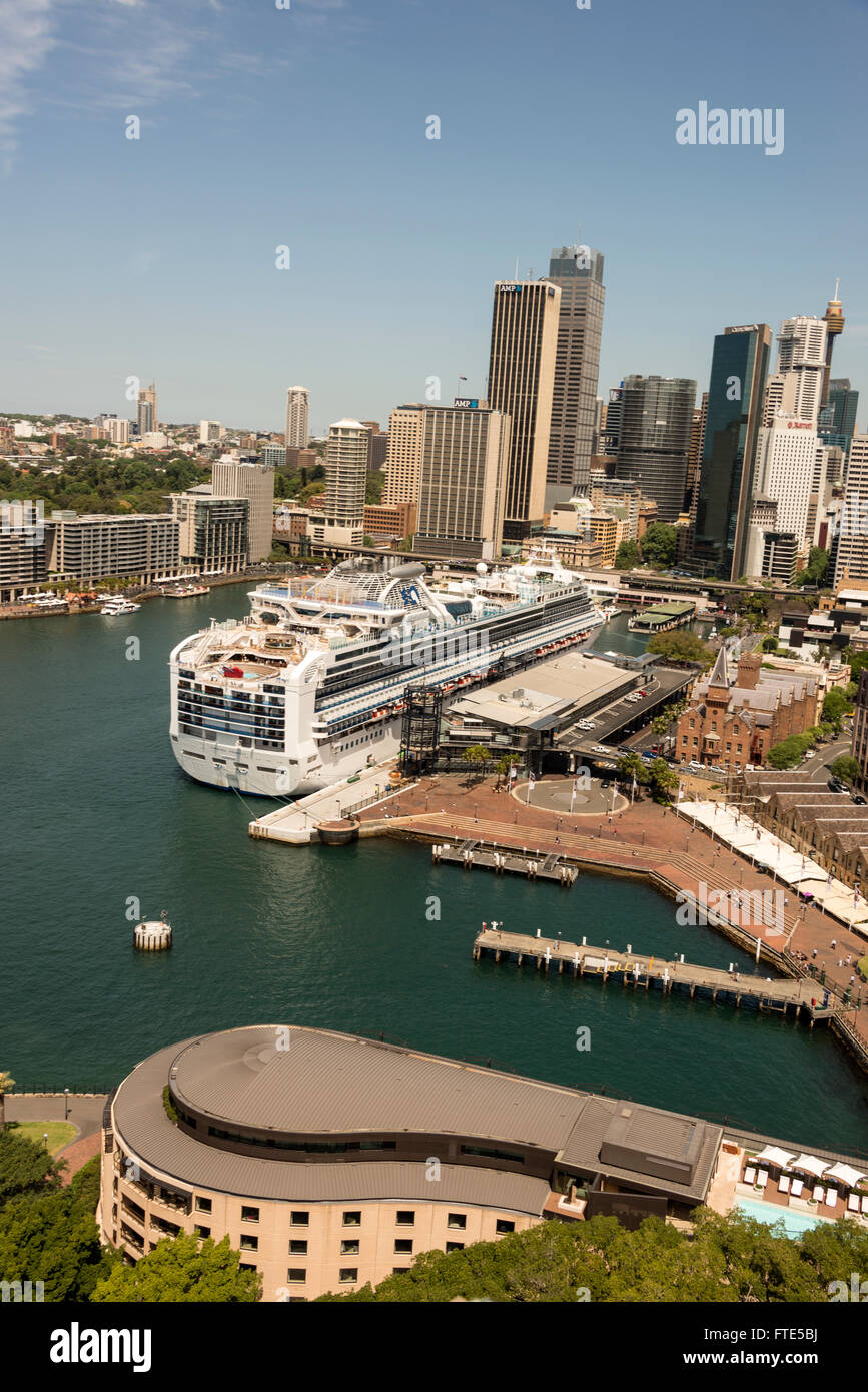 The Diamond Princess au quai de Circular Quay à Sydney, Nouvelle-Galles du Sud, Australie. Banque D'Images