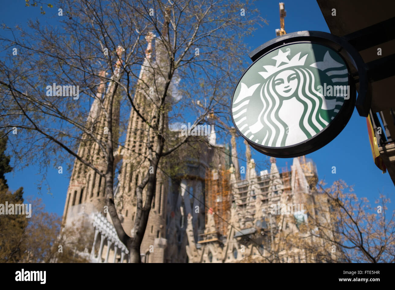Café Starbucks près de la Sagrada Familia à Barcelone, Espagne Banque D'Images