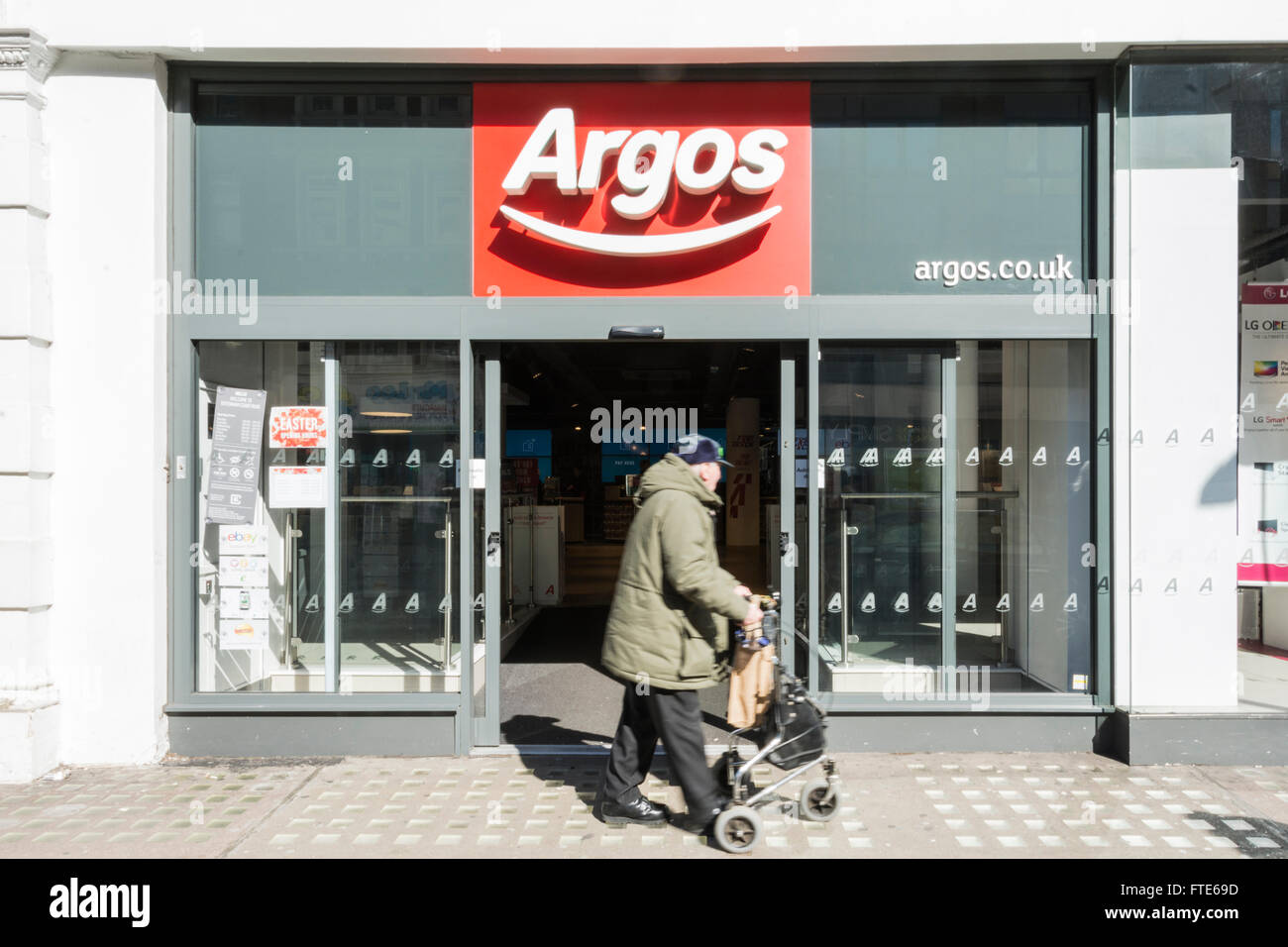 Argos vide shop avant sur Tottenham Court Road à Londres, Royaume-Uni Banque D'Images