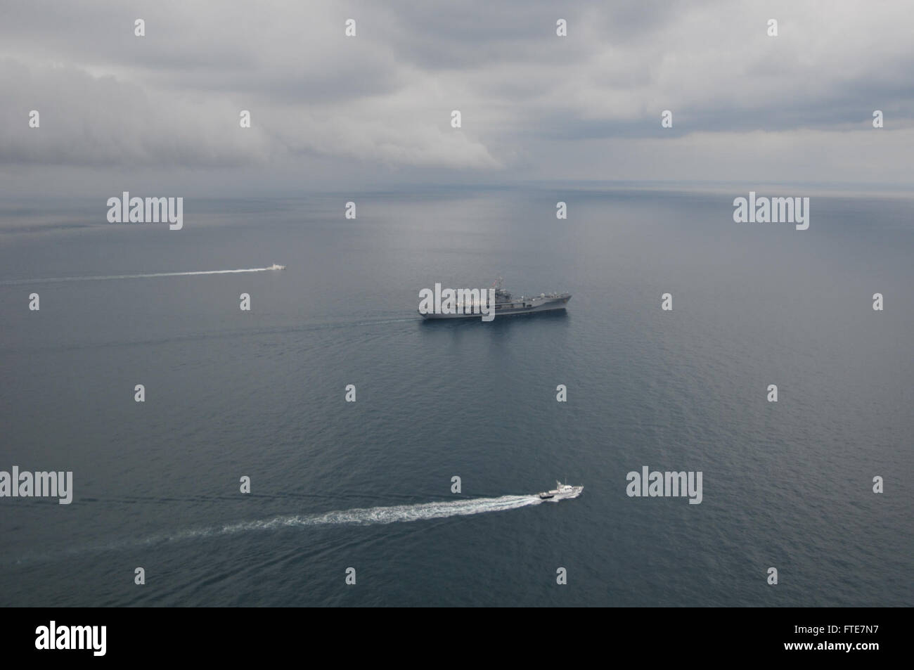 Le navire amiral de la 6e flotte américaine USS Mount Whitney (LCC 20 ...