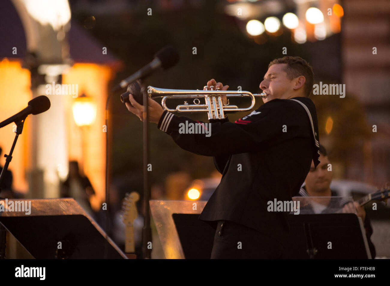 Trumpet solo Banque de photographies et d'images à haute résolution - Alamy