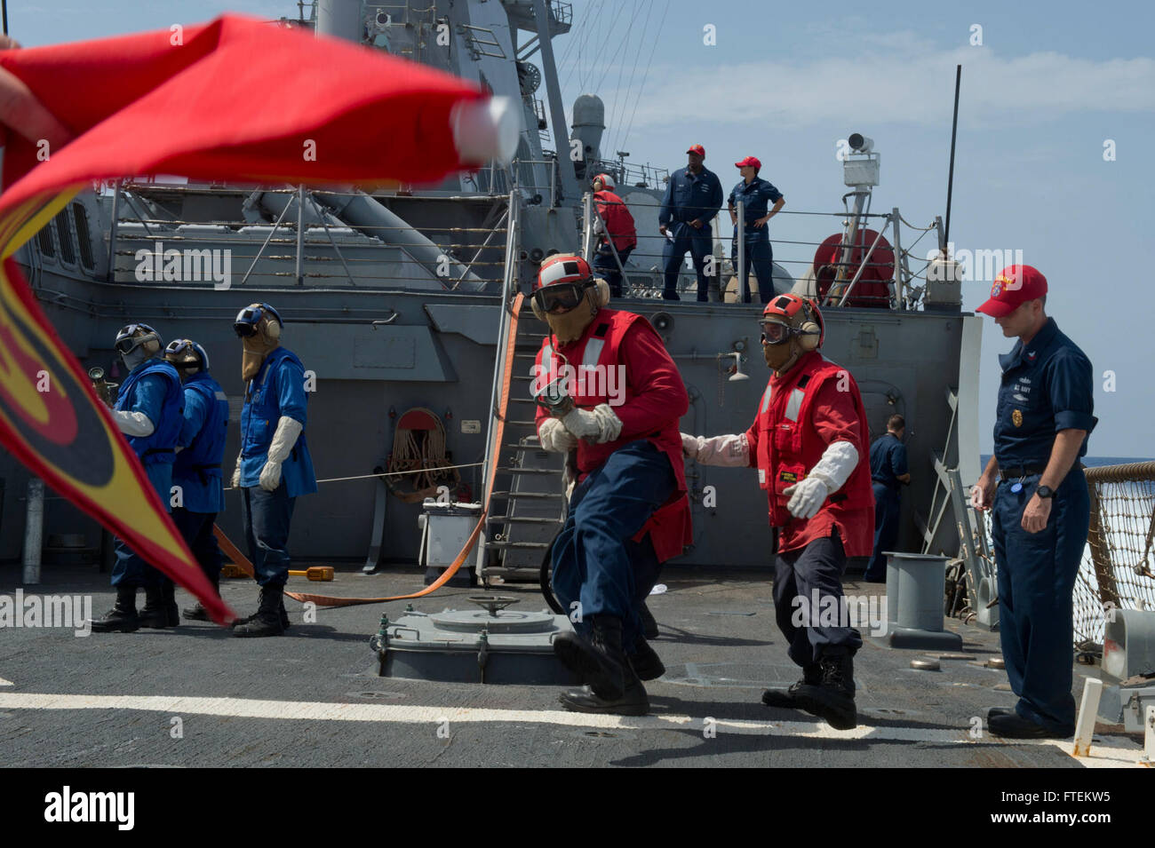 L'USS Mahan (DDG 72) est un destroyer de missiles guidés de la marine américaine, montré dans une photographie de 2013. Il fait partie de la classe Arleigh Burke, conçue pour la guerre anti-aérienne, anti-surface et anti-sous-marine. Banque D'Images