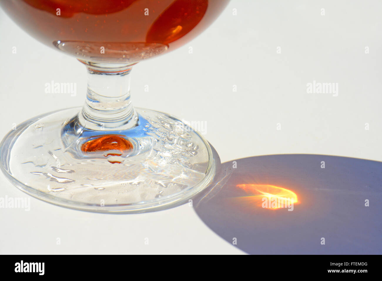 Verre de bière de réflexion de la lumière Banque D'Images