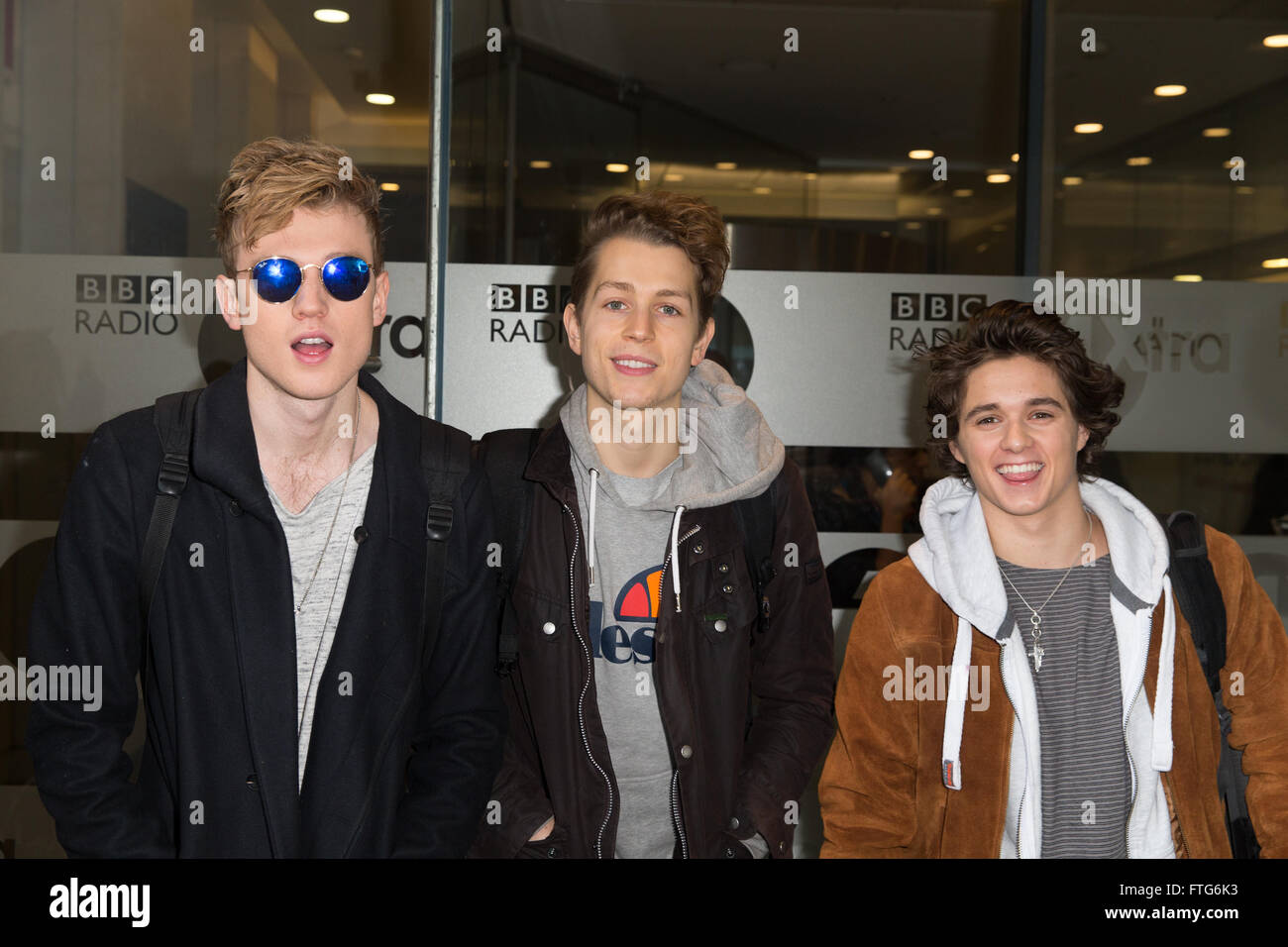 La Vamp, Bradley James Simpson, McVey, Tristan Evans photographié en arrivant à la radio 1 studios comprend : la Vamp, Bradley James Simpson, McVey, Tristan Evans Où : London, Royaume-Uni Quand : 26 Oct 2016 Banque D'Images