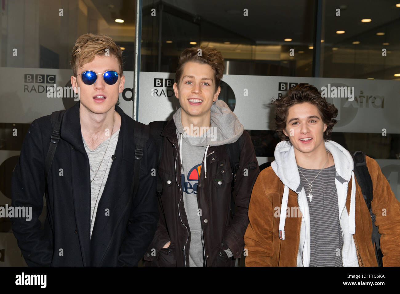 La Vamp, Bradley James Simpson, McVey, Tristan Evans photographié en arrivant à la radio 1 studios comprend : la Vamp, Bradley James Simpson, McVey, Tristan Evans Où : London, Royaume-Uni Quand : 26 Oct 2016 Banque D'Images