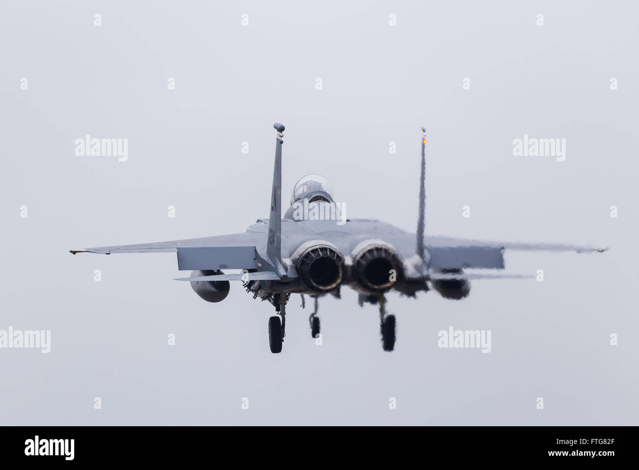 F-15E Strike Eagle à l'atterrissage à RAF Lakenheath. Banque D'Images