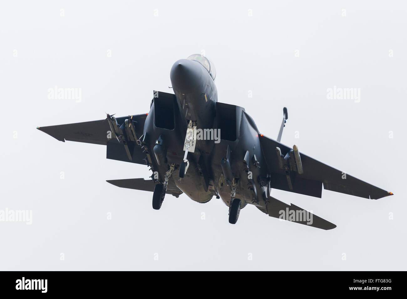 Un Strike Eagle de l'USAF arrive en terre à RAF Lakenheath. Banque D'Images