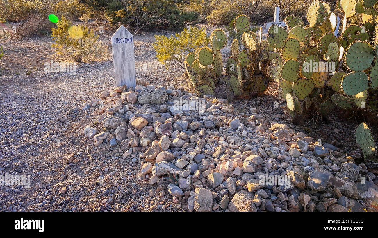 Une pierre tombale pour une personne inconnue dans le cimetière de Boot Hill Cemetery à Tombstone, en Arizona Banque D'Images