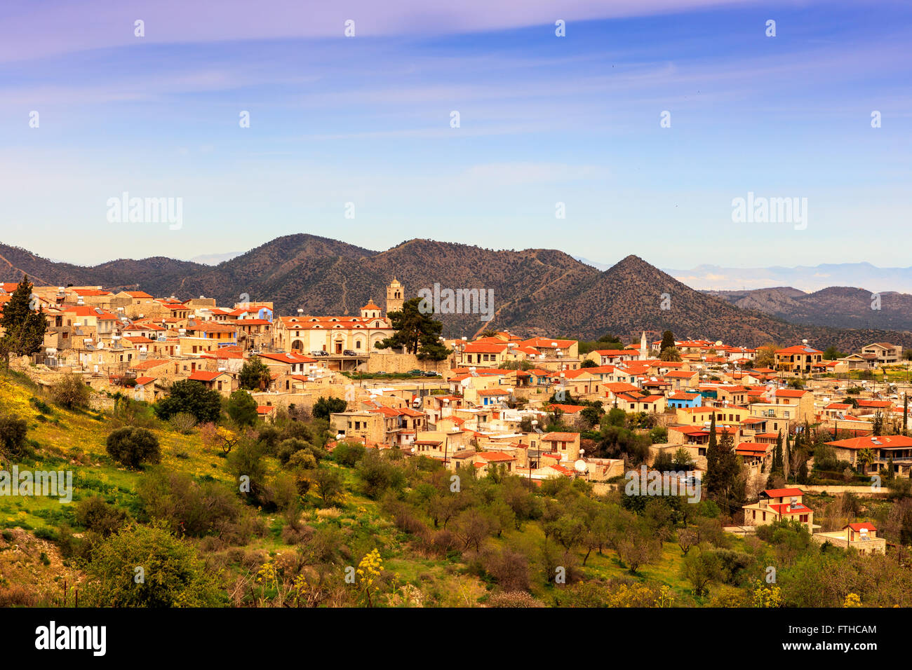 Village typique de Chypre dans les monts Troodos. Banque D'Images