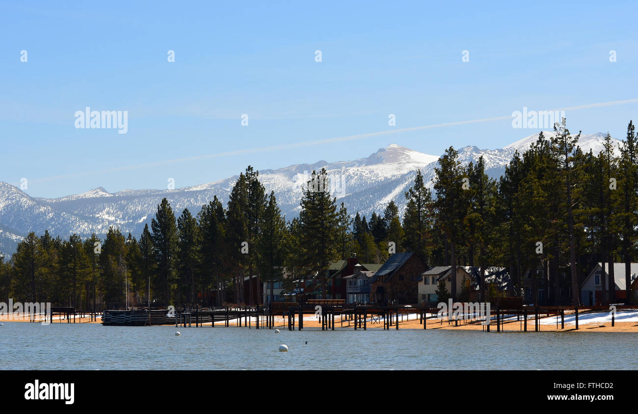 Maisons au bord du lac dans la région de South Lake Tahoe, CA Banque D'Images