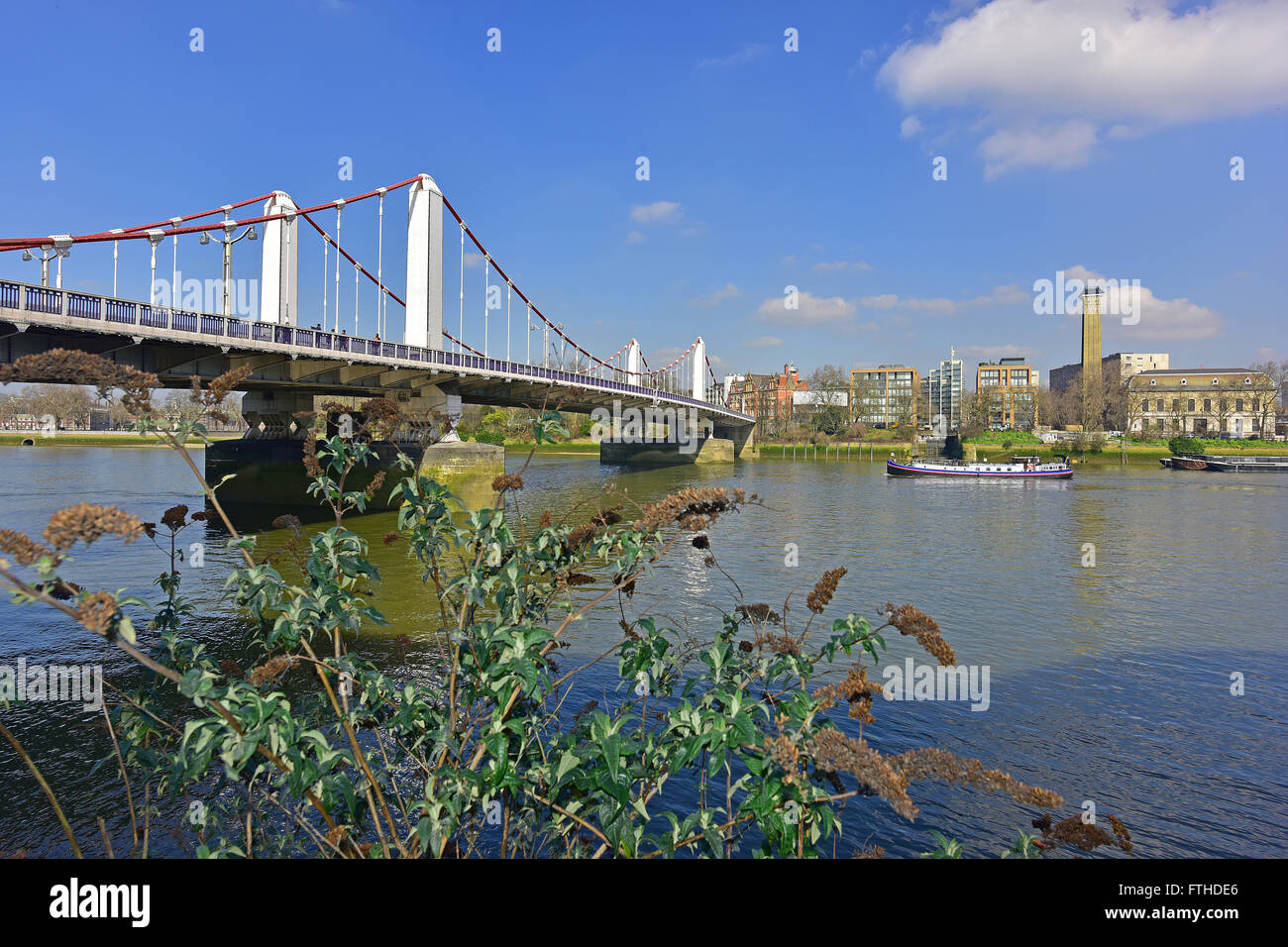 Chelsea Bridge sur la Tamise à Londres. Banque D'Images