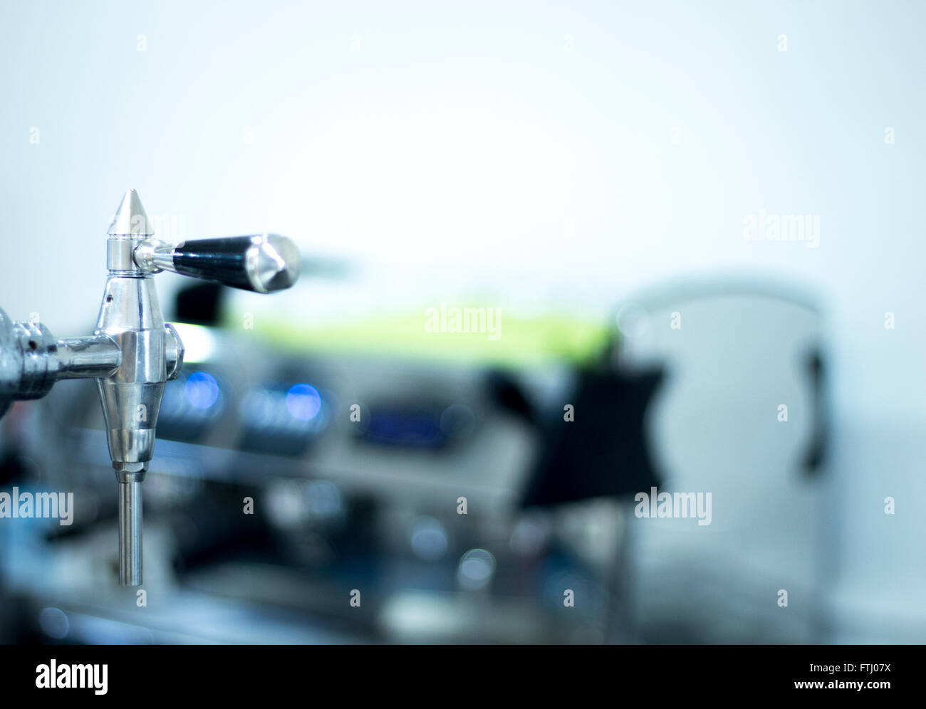 Appuyez sur la pompe à bière pub bar en photo. Banque D'Images