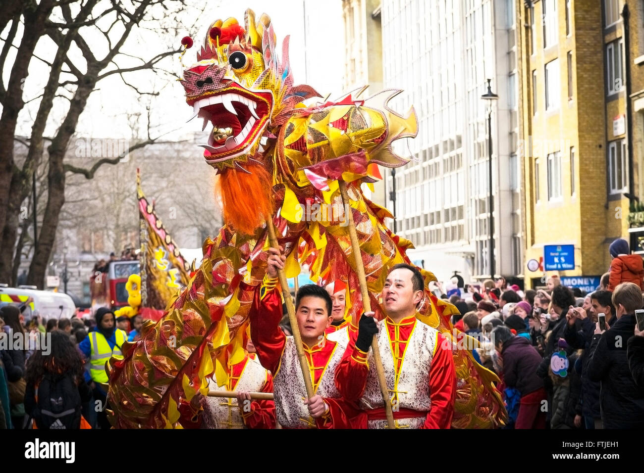 À Londres, des milliers de personnes célèbrent le Nouvel An chinois. Banque D'Images