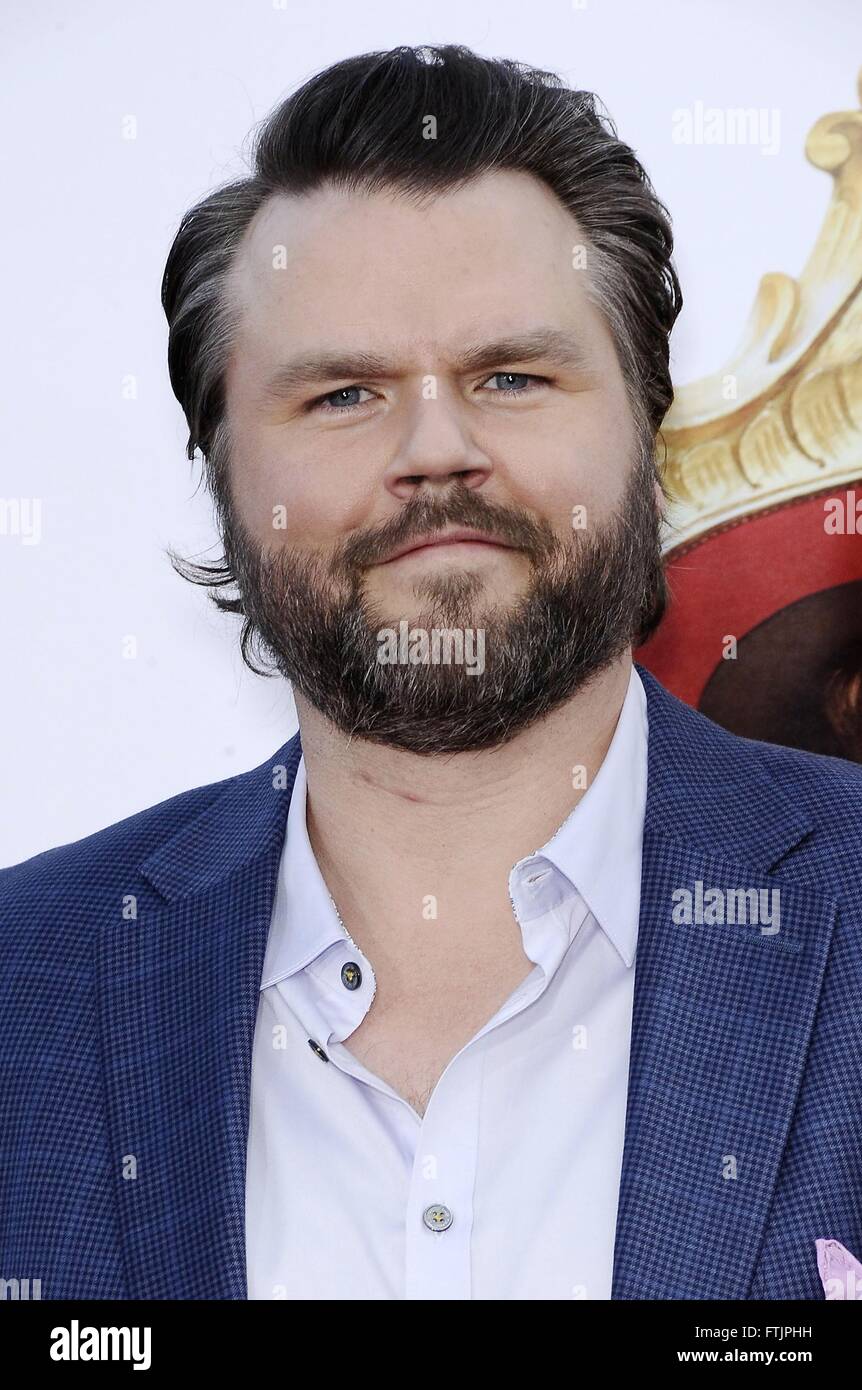 Tyler Labine au niveau des arrivées pour le patron Premiere, Regency Westwood Village Theatre, Los Angeles, CA, le 28 mars 2016. Photo par : Michael Germana/Everett Collection Banque D'Images