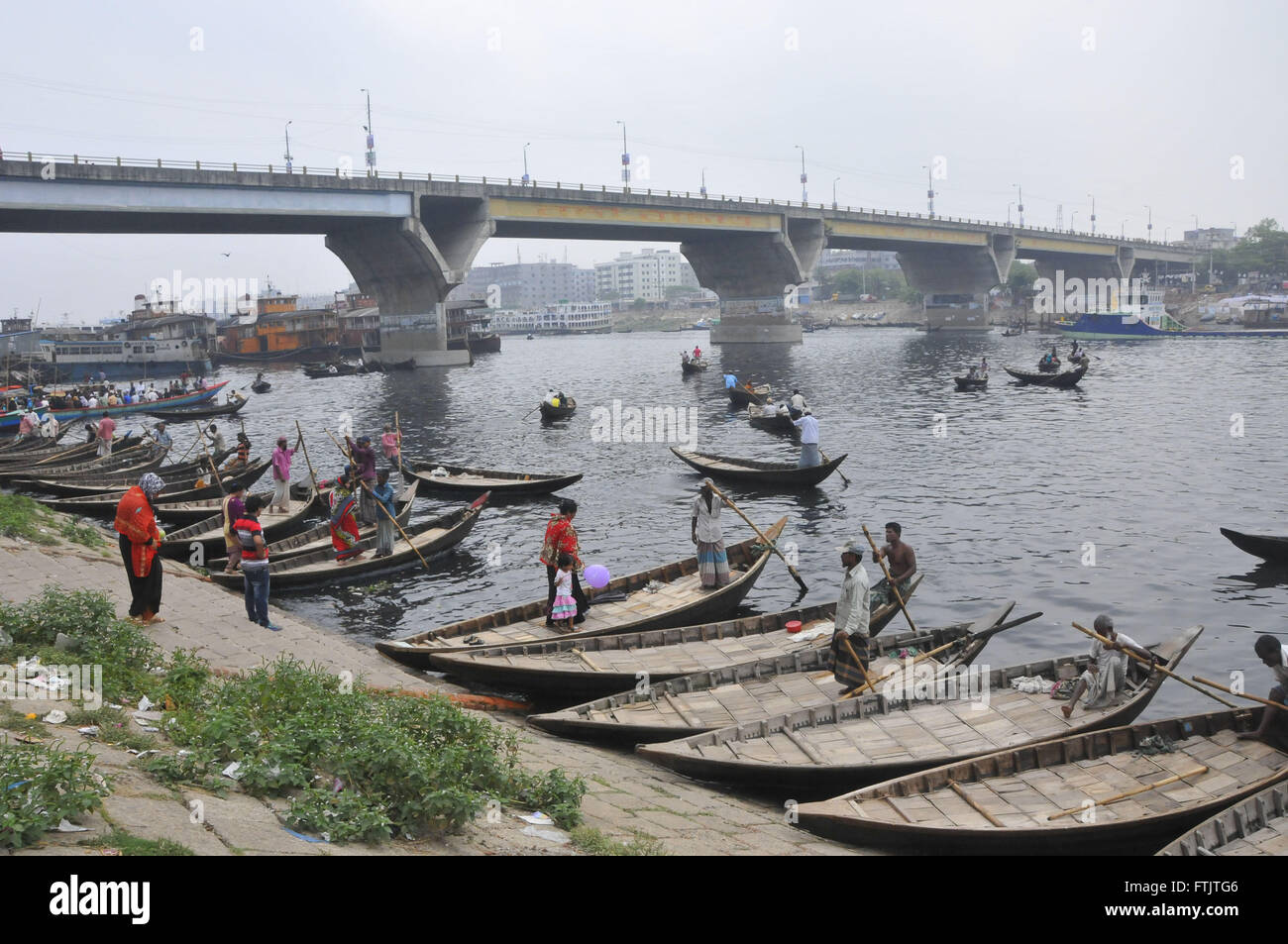 Dhaka. Mar 29, 2016. Photo prise le 29 mars 2016 présente le premier Bangladesh-China Friendship Bridge à Dhaka, au Bangladesh. La construction de la première Bangladesh-China Friendship Bridge, avec une portée de plus de 917 mètres de longueur, a commencé en octobre 1986, et a été achevé en février 1989. Plus d'amitié des ponts ont été effectuée à travers le Bangladesh depuis lors et la 8e China-Bangladesh amitié pont est actuellement en construction. Shariful Islam Crédit :/Xinhua/Alamy Live News Banque D'Images