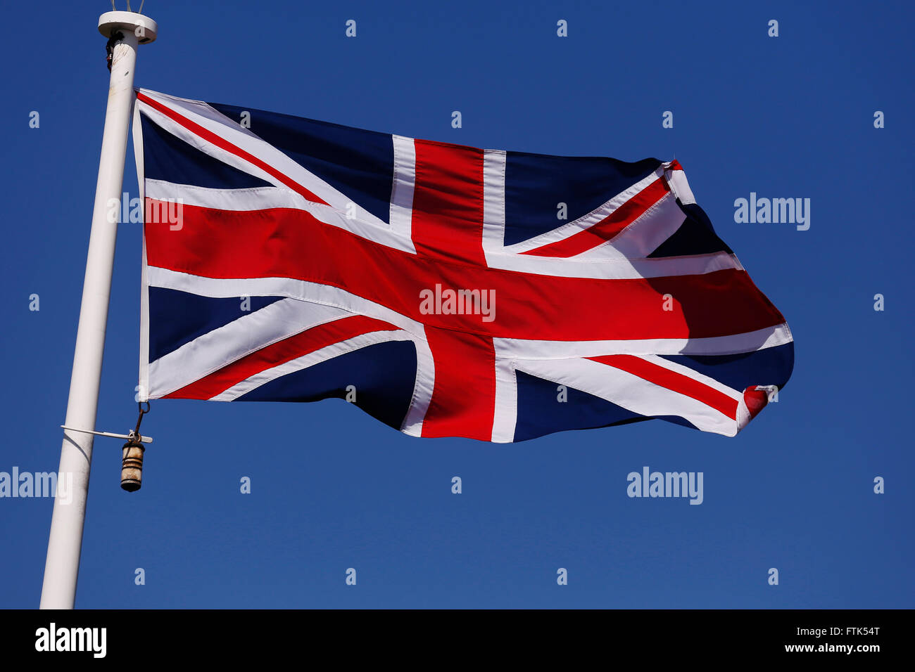 Portsmouth, Hampshire, Royaume-Uni. 29 mars, 2016. Un drapeau flotte à l'extérieur de l'Union Royal Marines Museum à Portsmouth, Hampshire, Royaume-Uni le 29 mars 2016. BBC a rapporté 'La Grande-Bretagne ne serait pas en mesure de négocier la sortie de l'UE dans les deux ans admis par les règles européennes, l'ancien secrétaire du Cabinet Seigneur O'Donnell a dit'. Credit : Luke MacGregor/Alamy Live News Banque D'Images