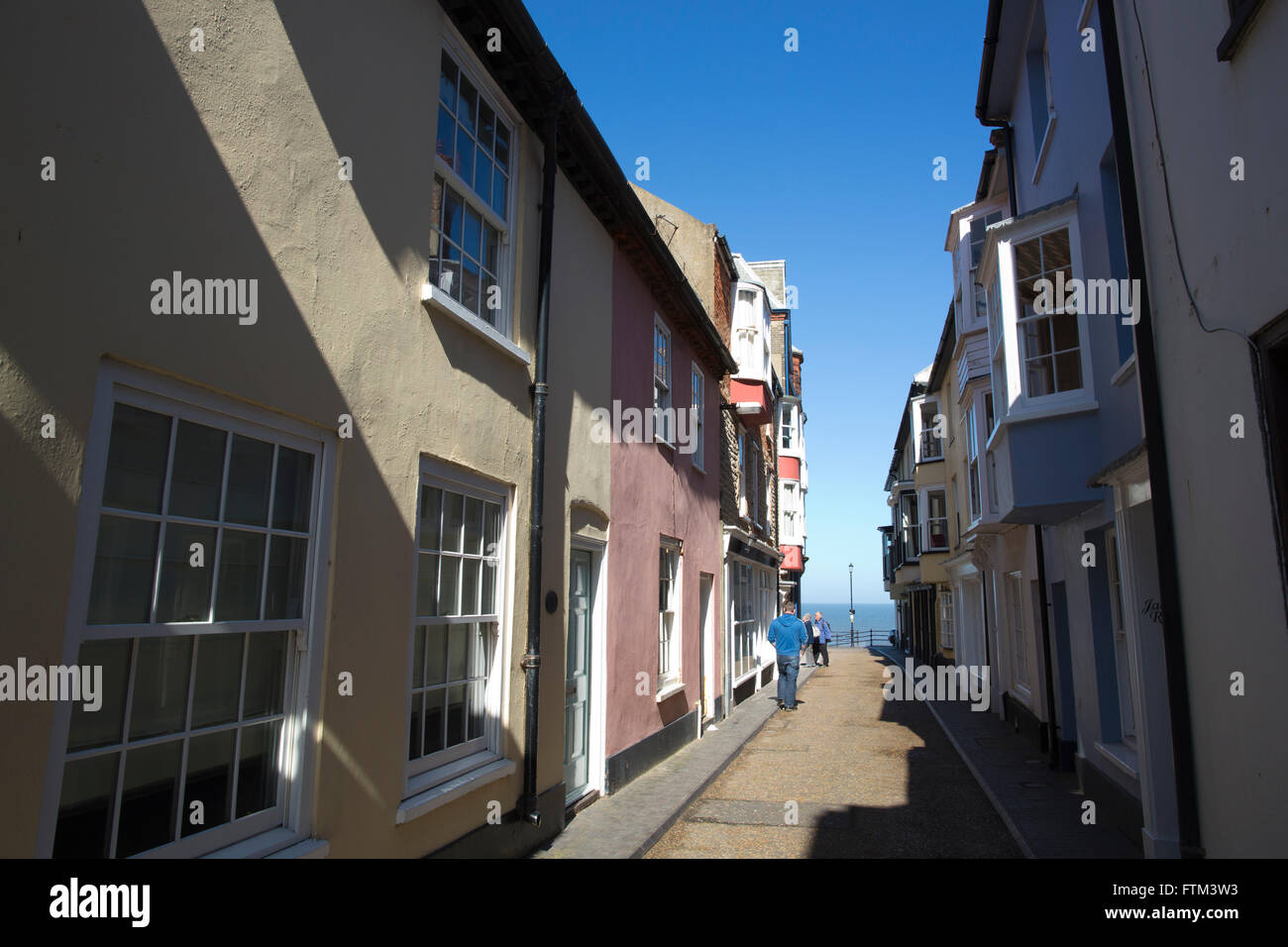 Vieux Pêcheur chalets sur la rue de la jetée de Cromer, Norfolk, ville côtière, East Anglia, Angleterre, Royaume-Uni Banque D'Images