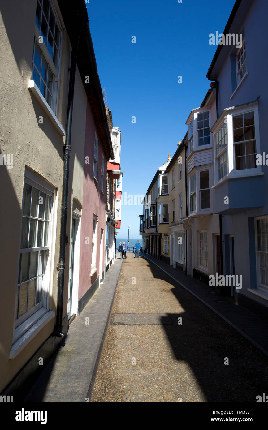 Vieux Pêcheur chalets sur la rue de la jetée de Cromer, Norfolk, ville côtière, East Anglia, Angleterre, Royaume-Uni Banque D'Images