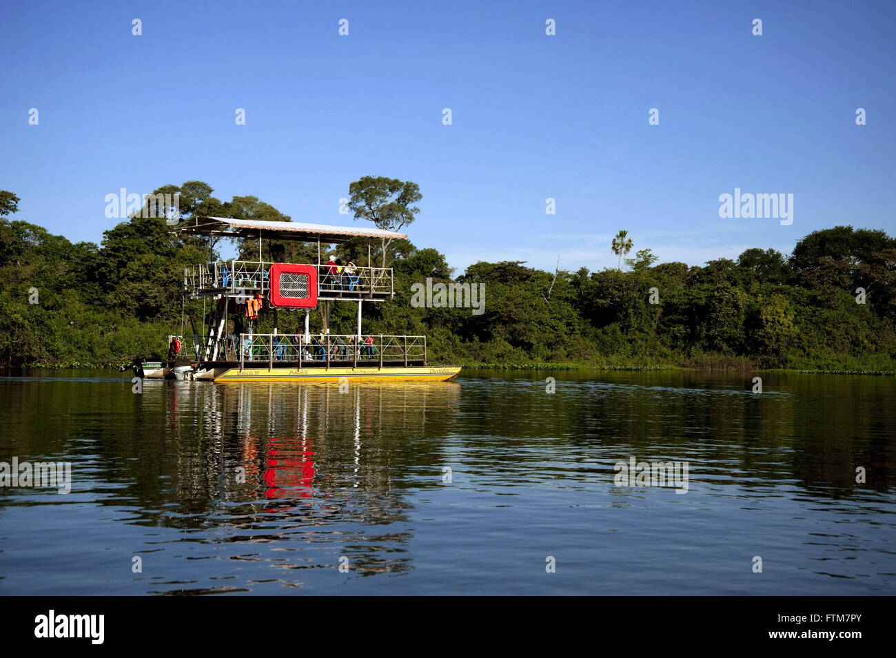 Les touristes tour sur punt corixo à Sao Domingos arm de Rio Miranda Banque D'Images