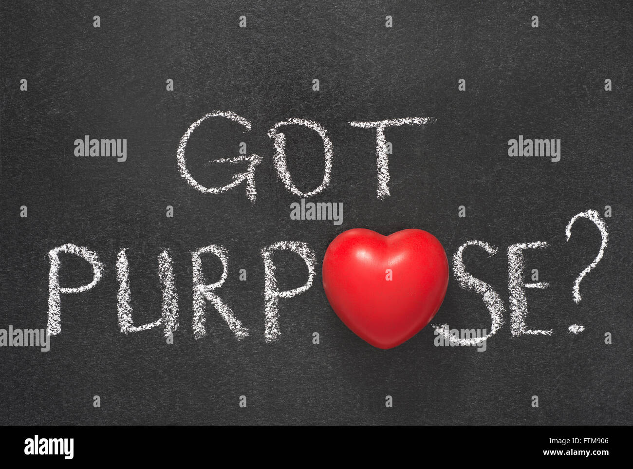 But a question à la main sur tableau noir avec le symbole de coeur au lieu d'O Banque D'Images