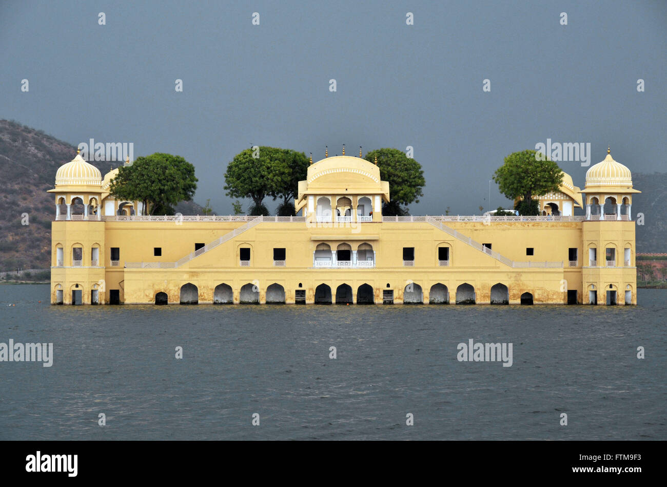 Jal Mahal - Palais d'eau dans l'homme Sagar Lake dans ville de Jaipur en Inde Banque D'Images