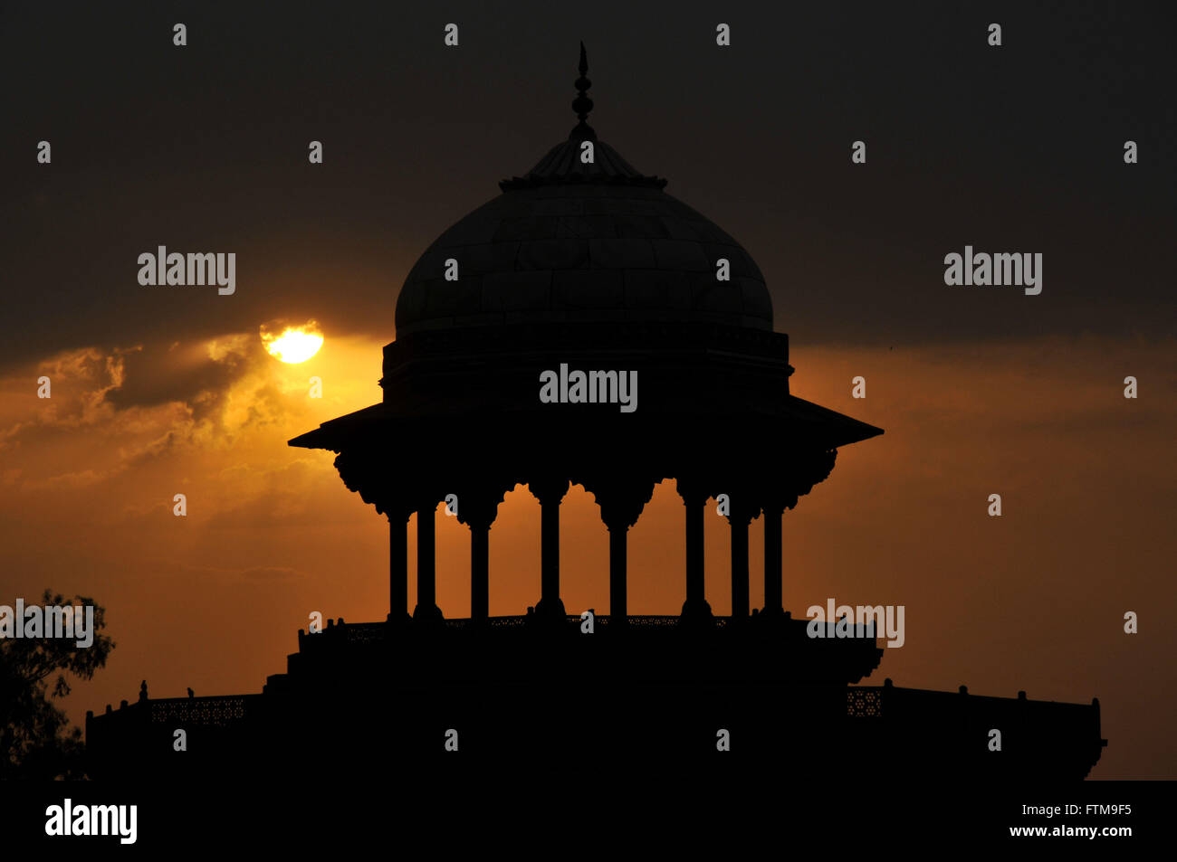 Plus de détails Grande Gated Darwaza-i Rauza - gate Taj Mahal mausolée d'accès Banque D'Images