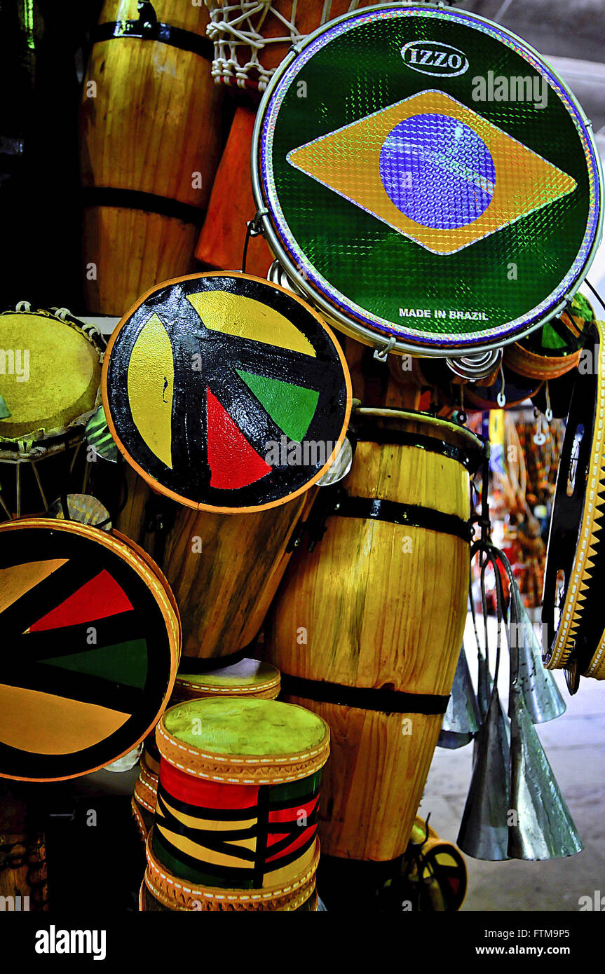 Instruments de musique en vente dans le modèle de marché Banque D'Images