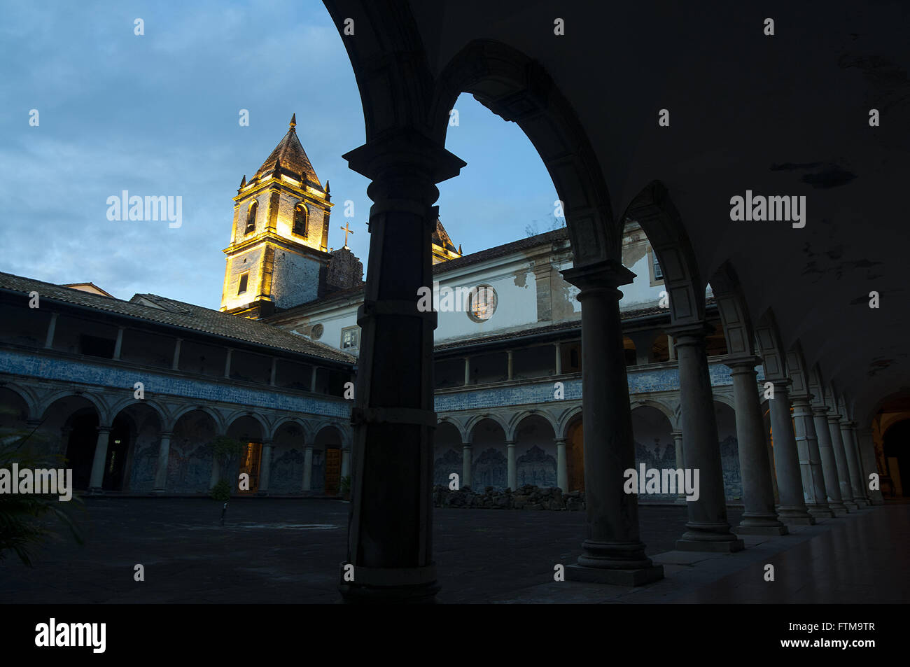 Patio intérieur de l'Église et couvent de San Francisco - la construction a commencé en 1708 - centro historico Banque D'Images