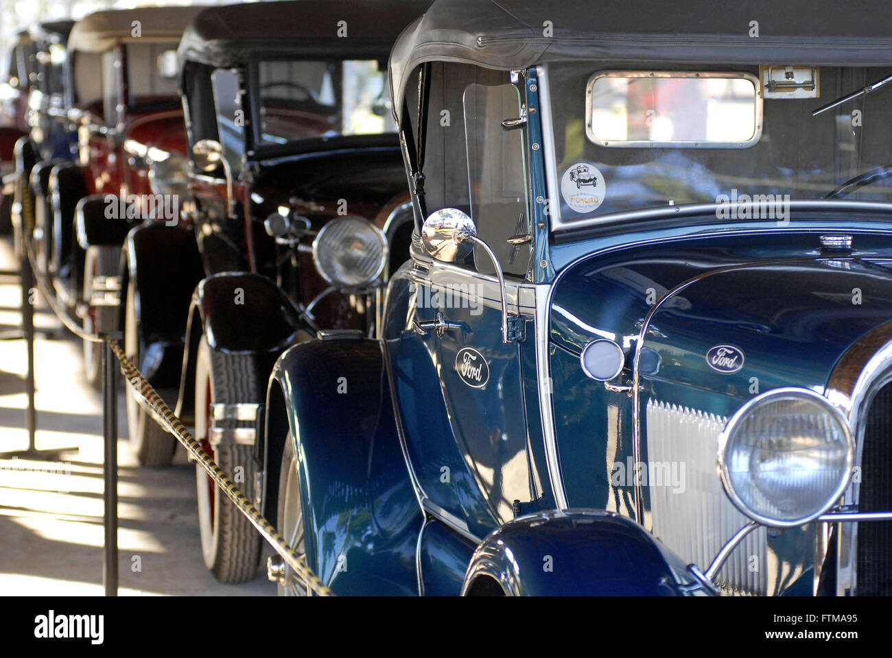 Exposition d'anciens véhicules de la marque Ford Banque D'Images