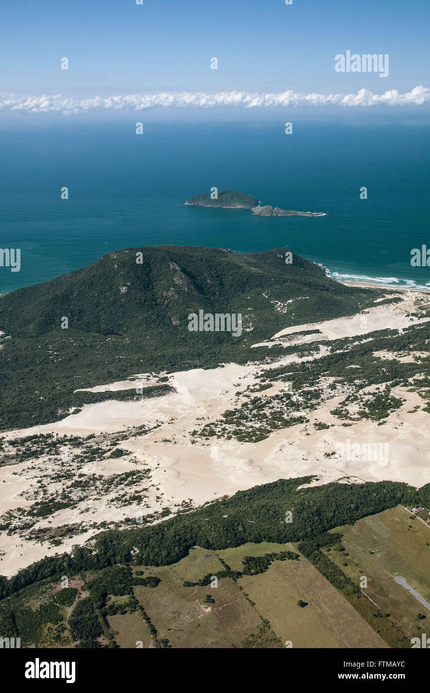 Vue aérienne de l'Morro Araignées, Santinho Beach et l'arrière-plan Praia dos Ingleses Banque D'Images