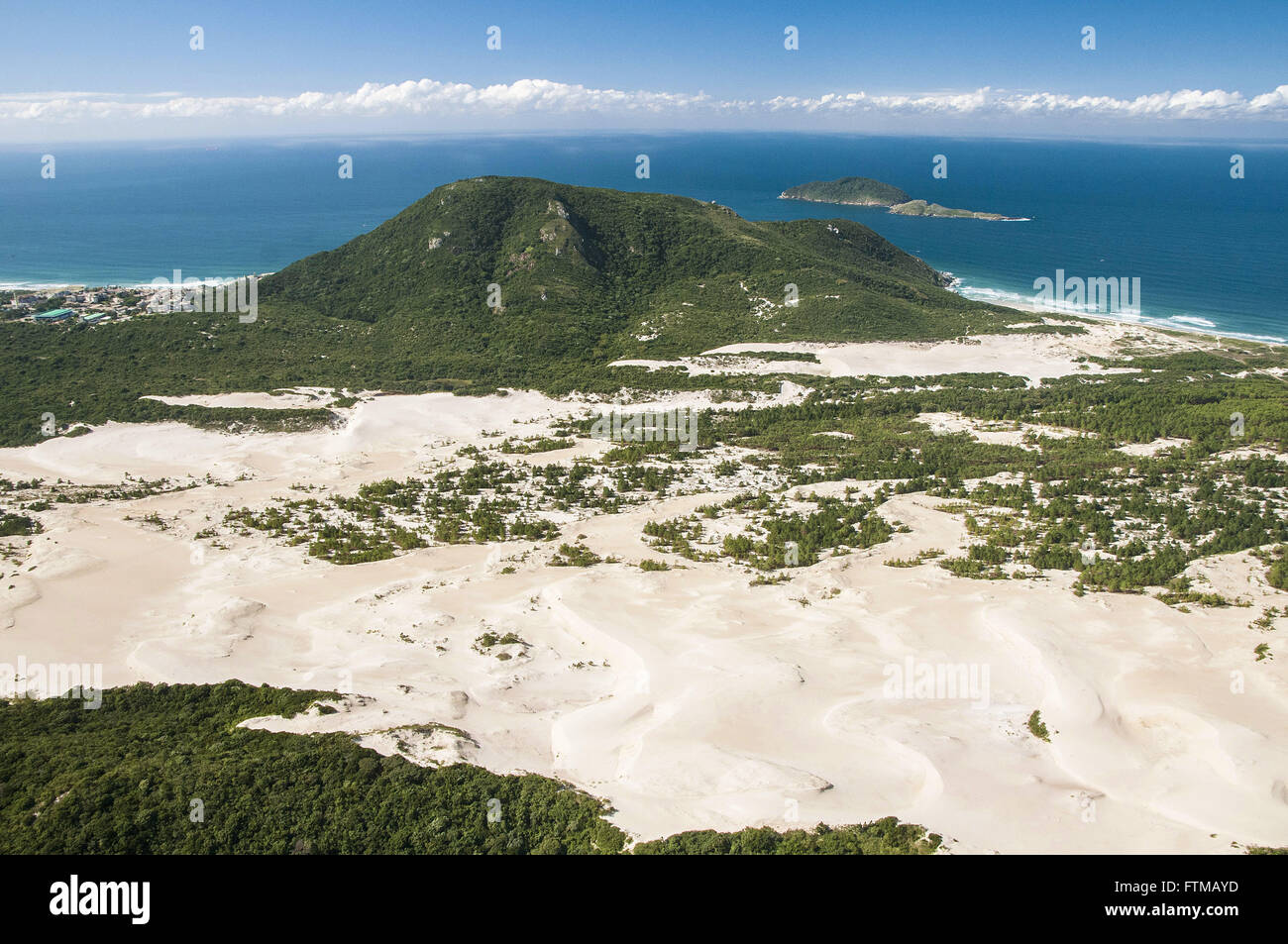 Vue aérienne de dunes Santinho - Morro et de l'Isle d'araignées Banque D'Images