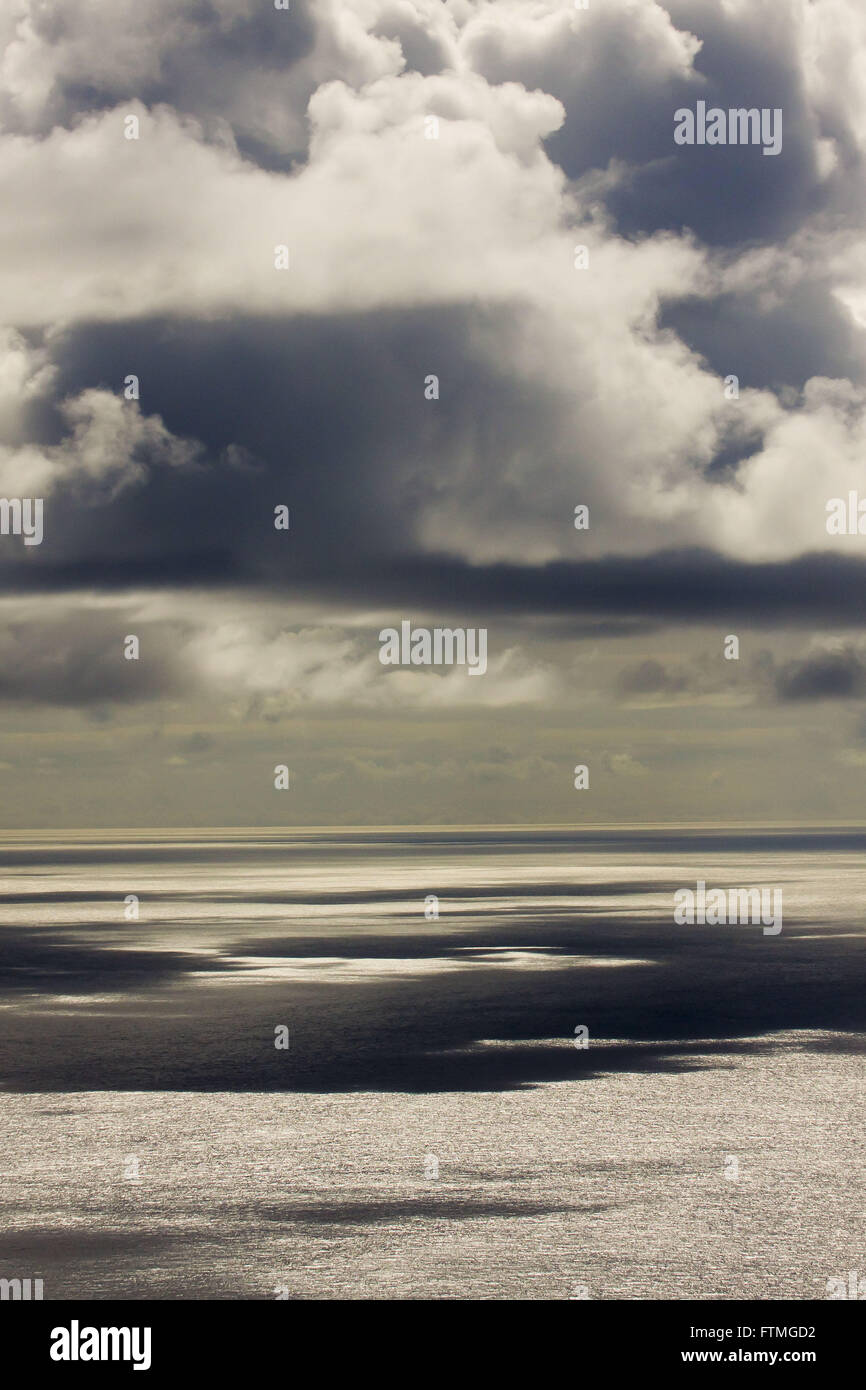 Vue aérienne de l'océan Atlantique au moment de l'Île Trindade Banque D'Images
