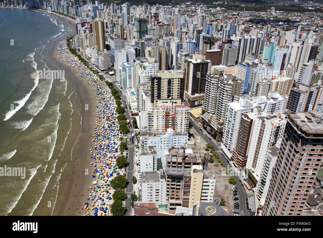 Vue aérienne des bâtiments sur le front de mer de Balneario Camboriu Banque D'Images