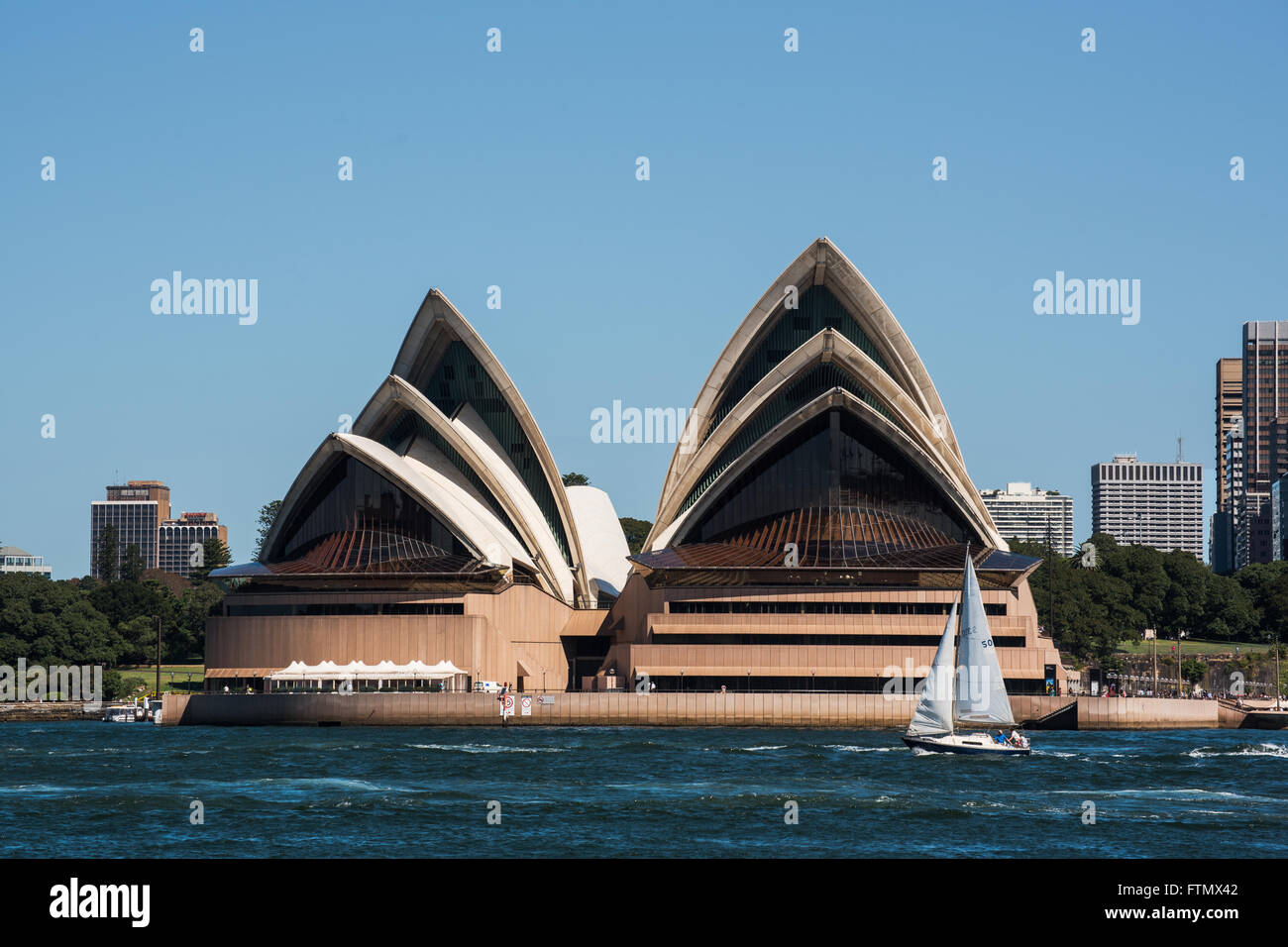 Sydney skyline shot de Kirribilli sur l'eau avec des toits de la ville en arrière-plan Banque D'Images