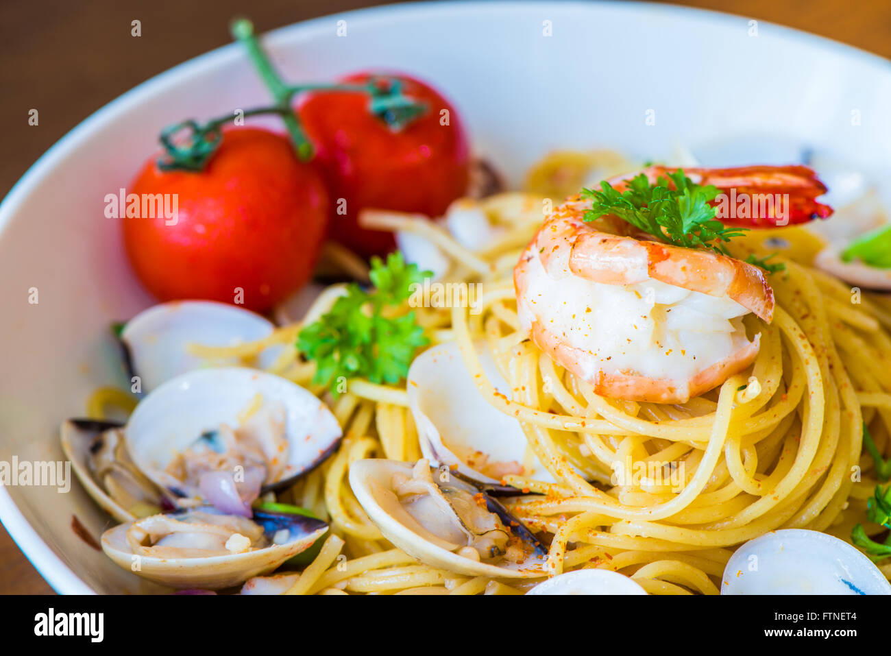 Spaghetti aux moules et crevettes Banque D'Images