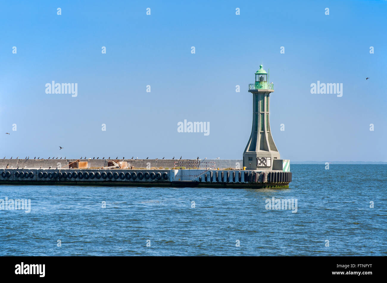 Petit phare - entrée du port de la lumière sur l'aine à Gdynia, Pologne Banque D'Images