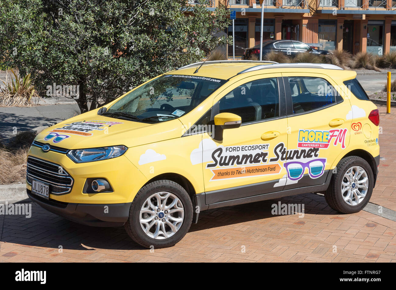 Ford EcoSport plus FM Summer promotion l'étourdisseur voiture, New Brighton, Christchurch, Canterbury, Nouvelle-Zélande. Banque D'Images