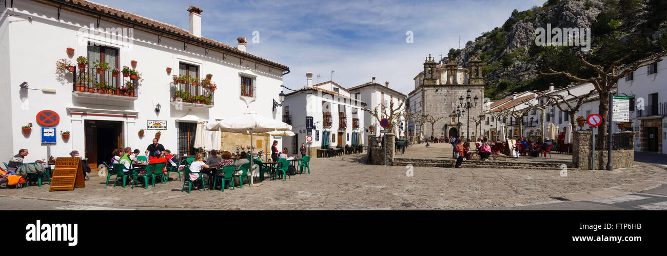 Centre de Grazalema, place principale, village de montagne blanc andalou, Cadix, Andalousie, Espagne, Europe Banque D'Images