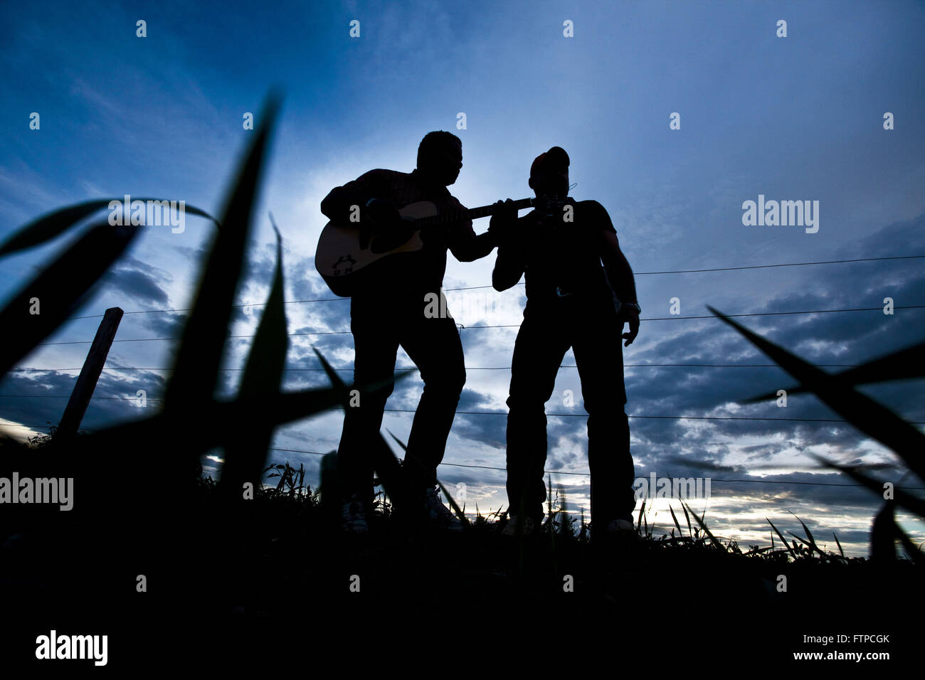Duo Chant Bluegrass dans une commune rurale Rolim de Moura Banque D'Images