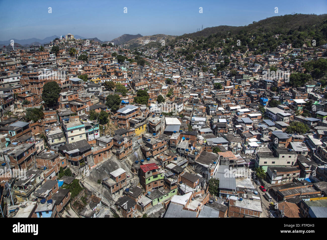 Et la gauche d'Itarare Favela Brasilia - partie du groupe des favelas du Complexo do Alemao Banque D'Images
