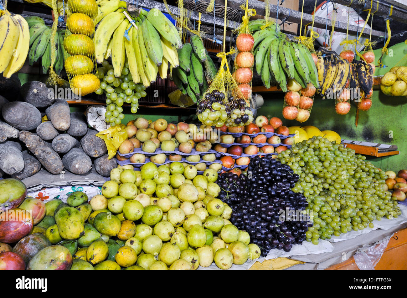 Voyage avec des fruits vente à City Market - la région rugueuse Banque D'Images