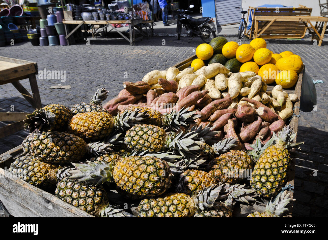 Le commerce des fruits et légumes dans le centre ville - la région rugueuse Banque D'Images