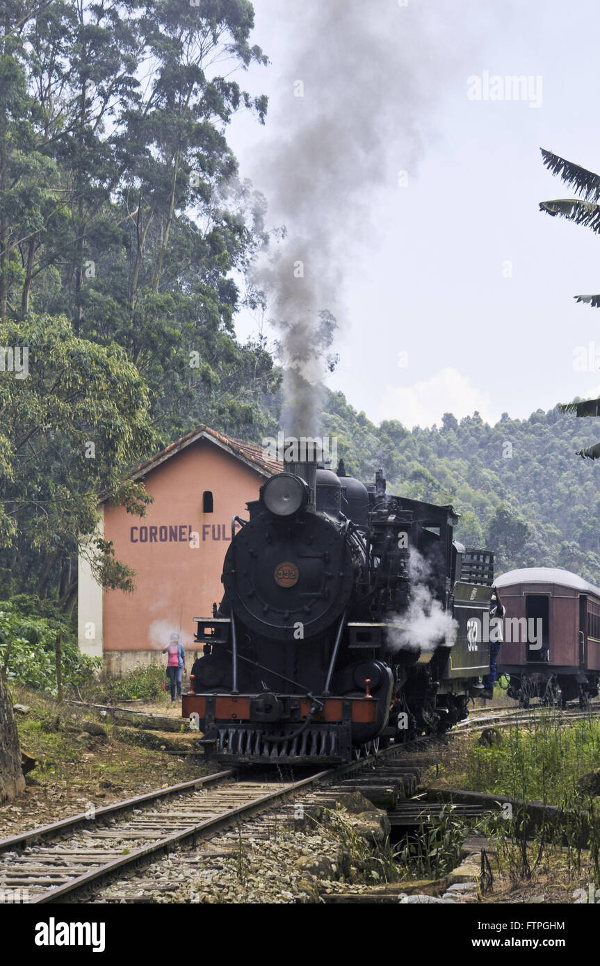 Visite touristique à 332 chemin de fer locomotive passant par le colonel Fulgencio ABPF Banque D'Images
