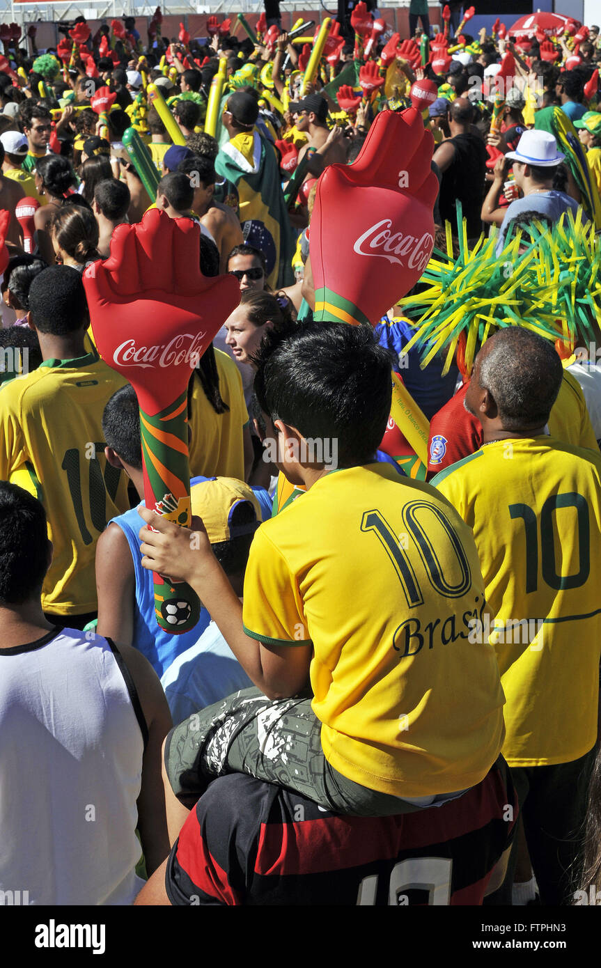 Fans brésiliens à la plage de Copacabana à Rio de Janeiro - Coupe du Monde Afrique du Sud Banque D'Images